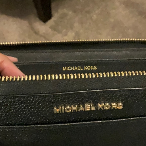 Michael Kors Black Leather Long Wallet. - Picture 6 of 8